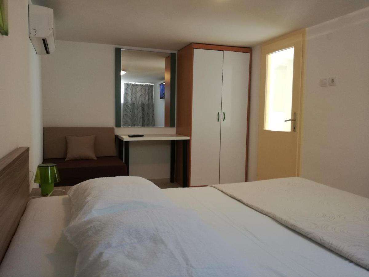 Appartamento Apartman Anni Porec Esterno foto