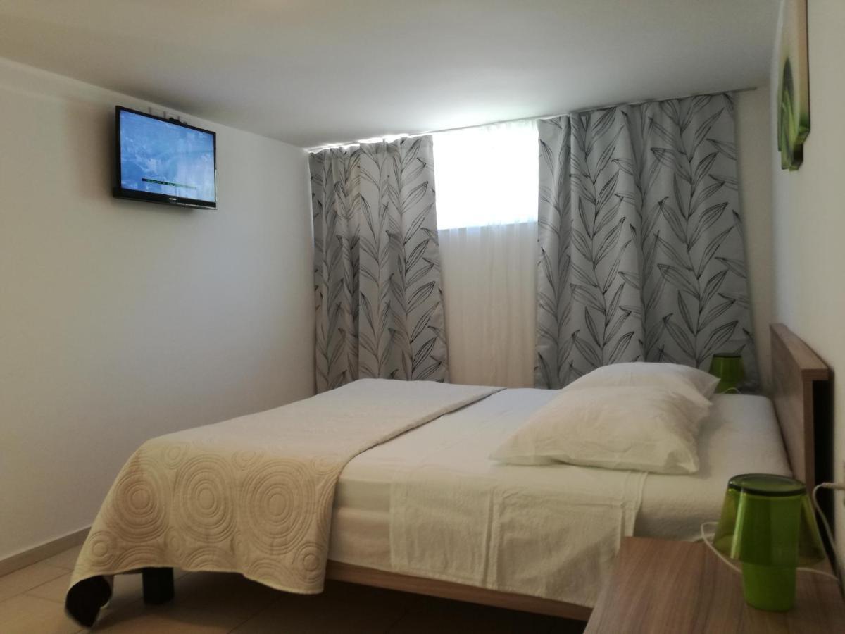 Appartamento Apartman Anni Porec Esterno foto